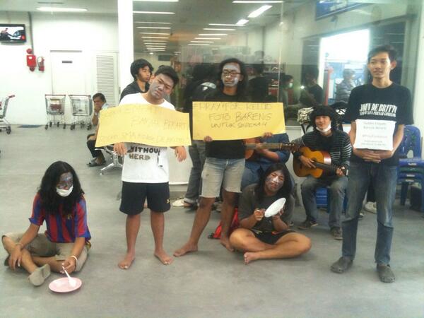 MacanPerak161's tweet photo. Ini lah kami!, sedikit empati banyak arti #MP161 @DeBrittoHLGNS @EventDeBritto minta tolong di sebarin bro~ http://t.co/3VIfCOM0im