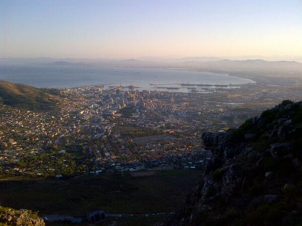 GarethEdwardsSA's tweet photo. Wow RT @carienduplessis: Good morning, Cape Town. From Table Mountain with love http://t.co/flPSrUmDeO