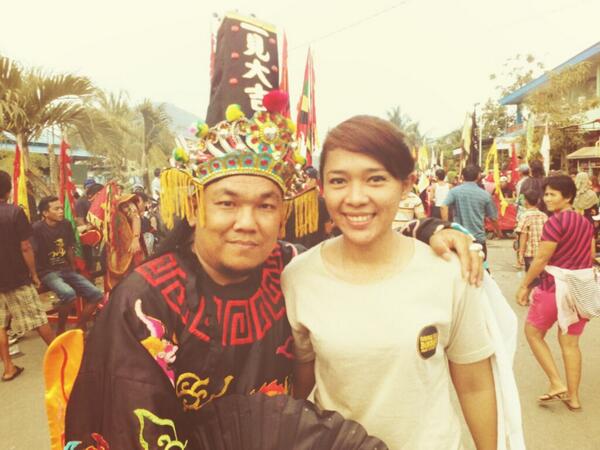 Sis <a href="/srikandisruntul/">Non Jisel</a> with one of the Tatungs. Celebration of the Cap Go Meh, Singkawang.