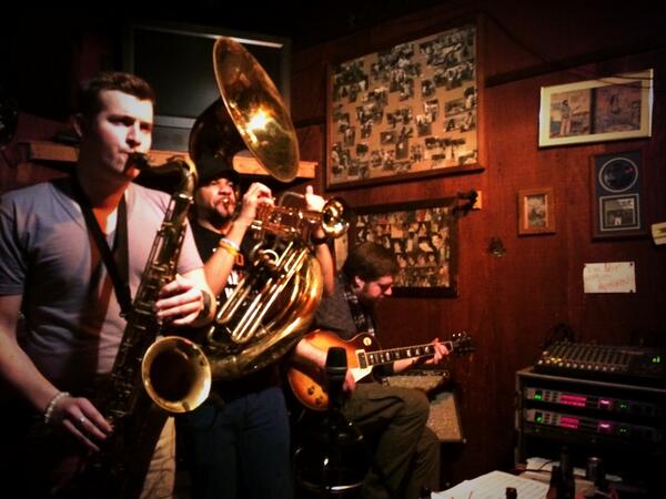 JoeyGurwin's tweet photo. @JonLampleyMusic pulling #doubleduty with @DanWhitemusic #dw6 #dicksden #WhyNot http://t.co/Ui9U1RfpNE