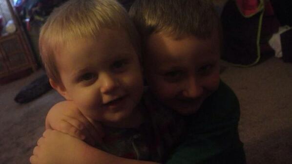 DreamLifeOffic's tweet image. My men!! One of them is my "boyfriend" because he calls me his girlfriend!! They're so cute!!