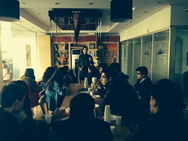 Akran danışmanımız <a href="/cb_yalcin/">Canberk Yalcin</a> 10.sınıflarımız ile kahve molası etkinliğinde...