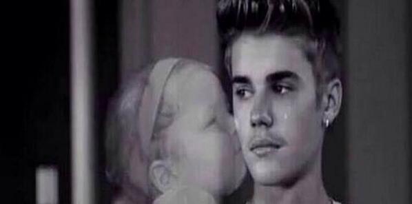 BieberFs7's tweet photo. E esse povo adora FUDER com os meus SENTIMENTOS #beliebersarethebiggestfamily #2YearsOfAvalanna #BabyTo1Billion http://t.co/RVKDjyJeSw