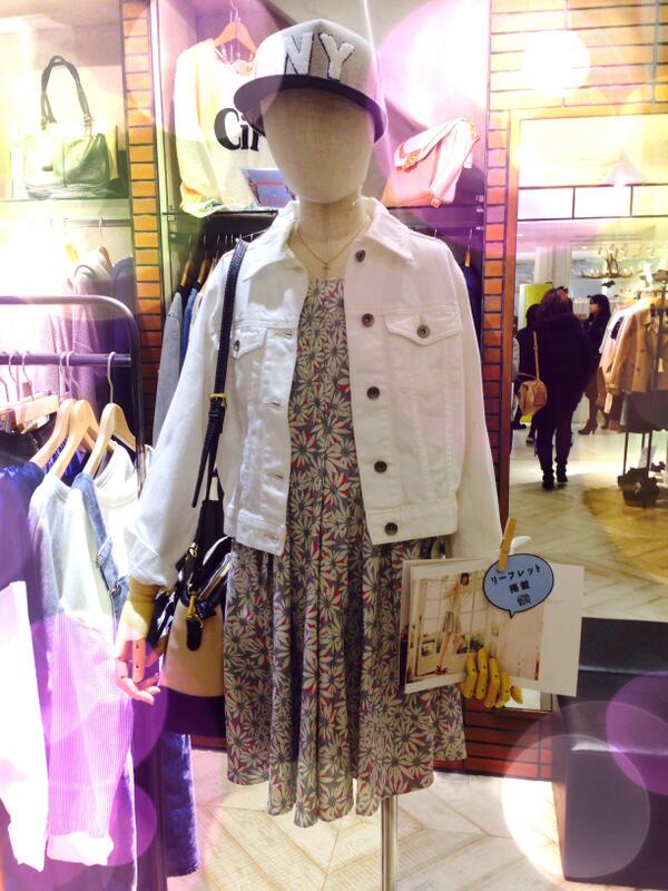 ルミネエスト新宿 ３f春なう 続いて ページボーイ ページのカタログ掲載コーデをご紹介 白デニム ジャケット 5 900 フラワーワンピ 6 900 白アウターはこの春マスト ワンピはよーく見るとトレンドのストライプに花柄ととってもキュート Http T