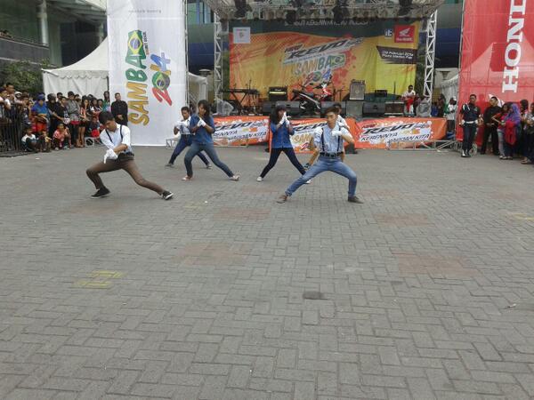 intimateShuffle's tweet photo. @Carefour #latepost http://t.co/lQHNQo1Xso