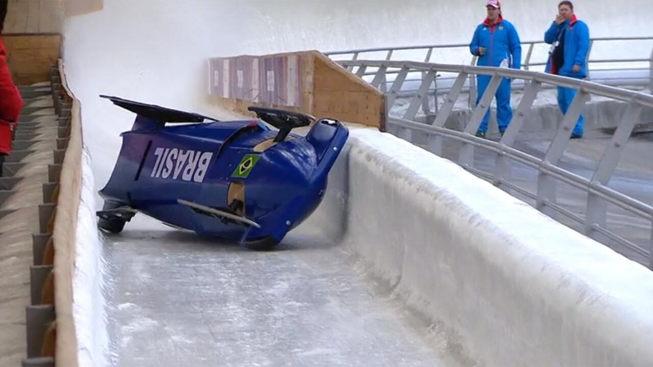 BglOAIjIcAAAQWD.jpg:large