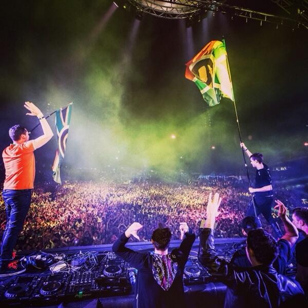 tiesto's tweet photo. What an epic moment @ultrasa #UMF @djafrojack @MartinGarrix @WandWmusic @nickyromero #SouthAfrica #DutchTakeOver http://t.co/UIz7Jg4t6M