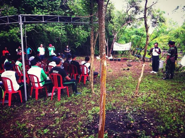 Penebaran Benih Ikan Bandeng bersama Forum Peduli Mangrove (FPM) Bali di Jembatan Jimbaran cc: <a href="/MangroveCare/">Mangrove Care Forum</a>