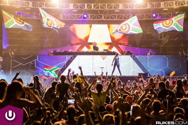 Sumeeth_S's tweet photo. "@ultra: Thank you South Africa for an INCREDIBLE weekend! @ultrasa http://t.co/WWyZNoWm9v" @Lutch14... Krewella. Just for you.