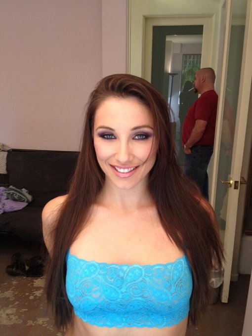 Love her makeup..!! 😊 RT @SmashPictures: In the makeup chair @MissCelesteStar 'Secret Life of a Lesbian'<a class="tags" href="/tag/smashpictures">@smashpictures</a><a href="/tag/throwback"class="tags"><span>#throwback</span></a>