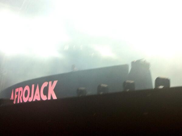 danicanaidoo's tweet photo. Ultraa!!...best part of my night was the 2 second hand holding session with @djafrojack😏👊 @ultrasa @H2O_party  #rave http://t.co/AfuELqr3Zk