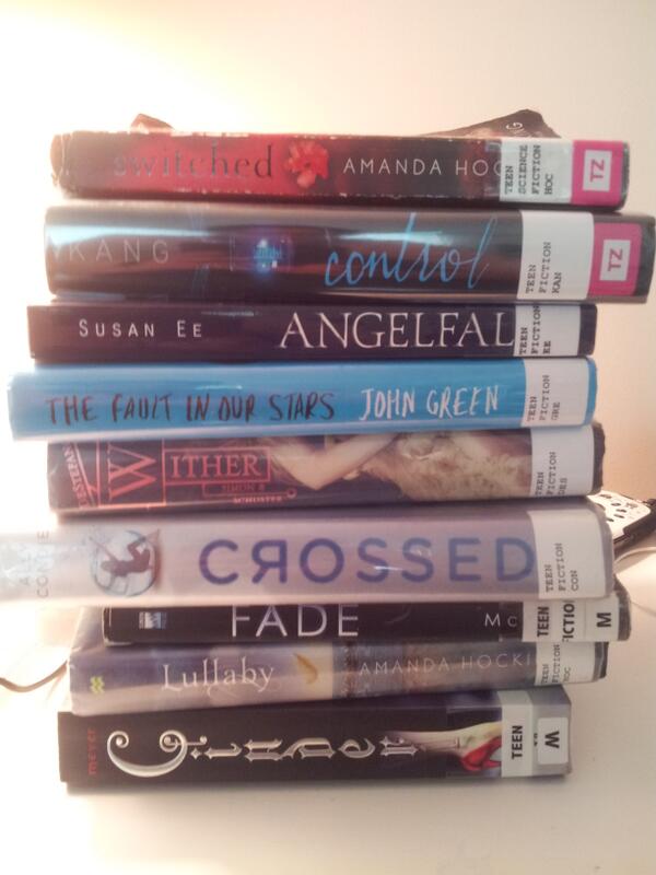 vasynaJUNE's tweet image. Plan: reading during long weekend = definitely isn&apos;t working out (I&apos;ve already read TFIOS and Wither) #wewantcontrol