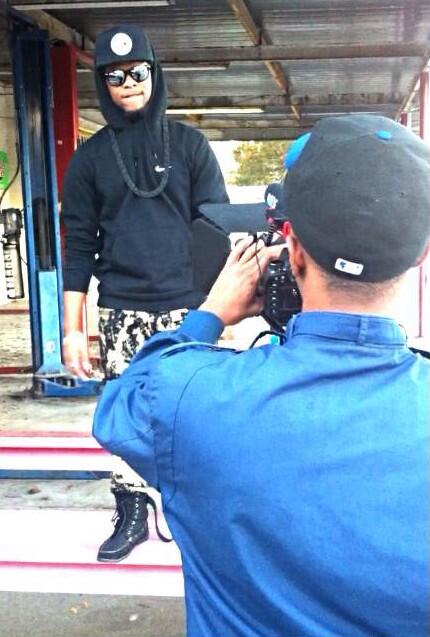 WhoisKaiD's tweet photo. During yesterday's interview #grinding #mixtapecomingsoon #YoungKD http://t.co/X2kjNFcjnX