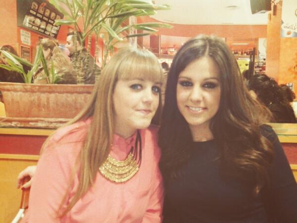 MariaAmatriain2's tweet photo. "@angelaamatriain: Cosas feaasss @MariaAmatriain2 @Jessica131092_  :) http://t.co/0lNAj7GZfQ"