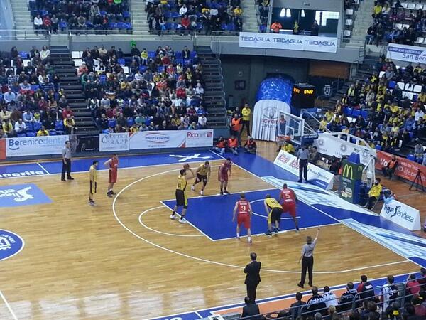 edu_deportes's tweet photo. Viendo al @CB1939Canarias contra el CAI,  con el nuevo fichaje aurinegro Papadopoulos http://t.co/Qp9uOBIuvb