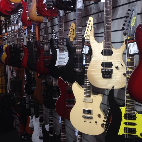 chrisymas's tweet photo. Whats this on the shop floor? @ibanezuk #CMM1 http://t.co/gzdI9iAUor