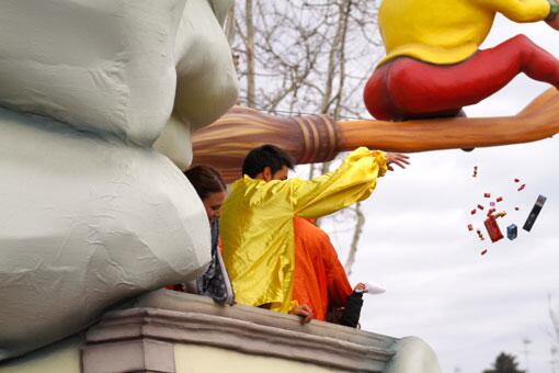 CarnevaleFano's tweet photo. #Meteo: sole, sole, sole...ma dalle 15 UNA PIOGGIA... DI #DOLCI al #carnevale di #fano! info http://t.co/73v44TJ3XD http://t.co/XZ3DTZliXT