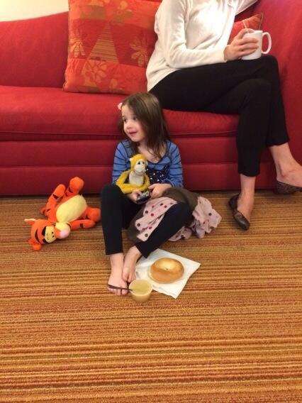 Che_Che_Koolay's tweet photo. Hanging out with my friend, Lily. http://t.co/OqPgH9Zthc