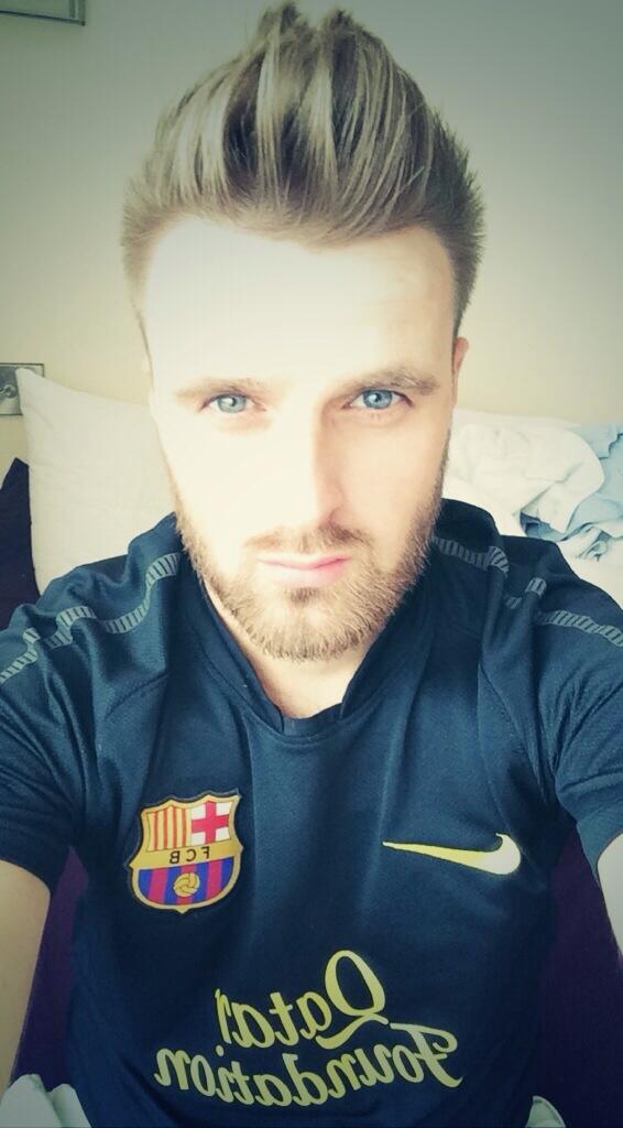 RalvinLeslieJNR's tweet image. Just finished my Sunday two hour run.Shower then time for a few beers for the footy🍻👍.#Beard.#freshfeb