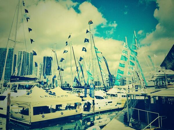 All flags are up for day 4 of @MiamiBoatShow Have a wonderful and safe Sunday @SeaTow @BaysideMktplace @BOATattire