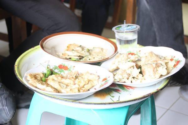 Alhamdulillah, disana kami disuguhi mendoan (makanan khas Purbalingga) makknyyusss. Mtur Nwun bgt SMA N 1 Karangreja