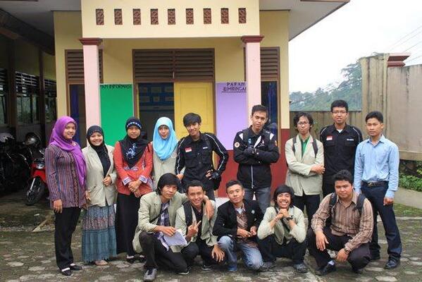 Crew <a href="/Formaga_UGM/">Formaga_UGM</a> dan Guru di SMA N 1 Karangreja.
