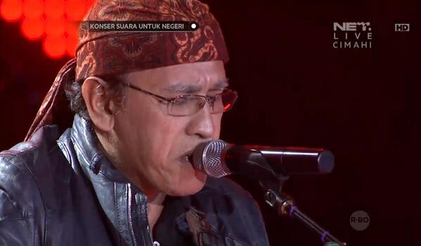 "Bagiku ibu adalah Tuhan yang kelihatan..." - <a href="/iwanfals/">VL</a> #NETKonserBandung