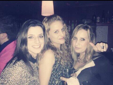 IsaMandi's tweet photo. Gran noxe la de ayer con mis compis berskharianassss!! @irenelrr @noemati1984 http://t.co/4URYUkflXl