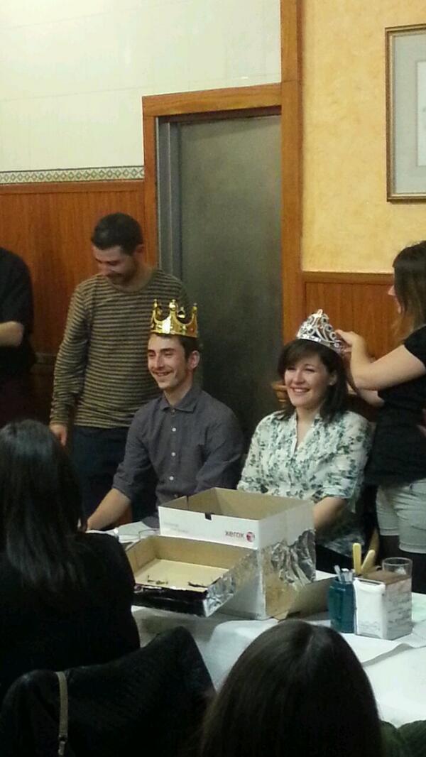turroneroscruz's tweet photo. Coronación #Albertoespañol #mariahuevokinder http://t.co/SiH83KTiHW