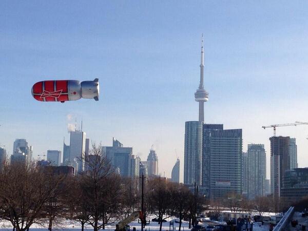 MadelnCanada's tweet photo. A goal-light blimp floats around Toronto and lights up every time Canada scores. http://t.co/jLFP4JkK3q