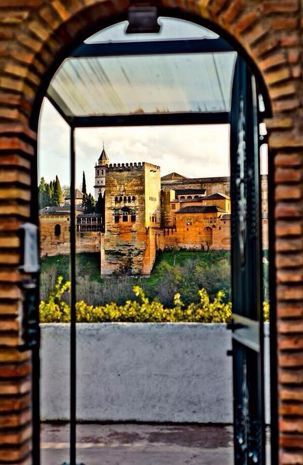 mfgranaina's tweet photo. Una puerta hacia el paraíso... #GranadaParadise #ThisIsGranada #mf

By @JosmanMartnez http://t.co/omwbw4Xabl