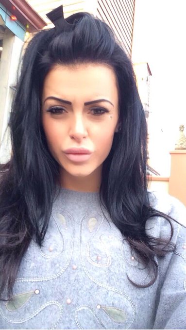 Pout and pose #selfie 💕 http://t.co/KOTtSuu9vF<a href="/tag/selfie"class="tags">#selfie</a>