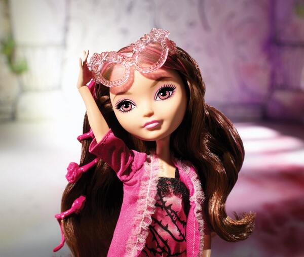 Briar_Beauty's tweet photo. Mirror, Mirror in the hall, who’s already getting fairest for the True Hearts Day ball? #EverAfterHigh #TrueHeartsDay http://t.co/e1CRZR33sU
