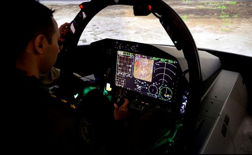 قمرة قيادة المقاتلة السعودية الجديدة F-15SA BgnKcpbCUAEOChG