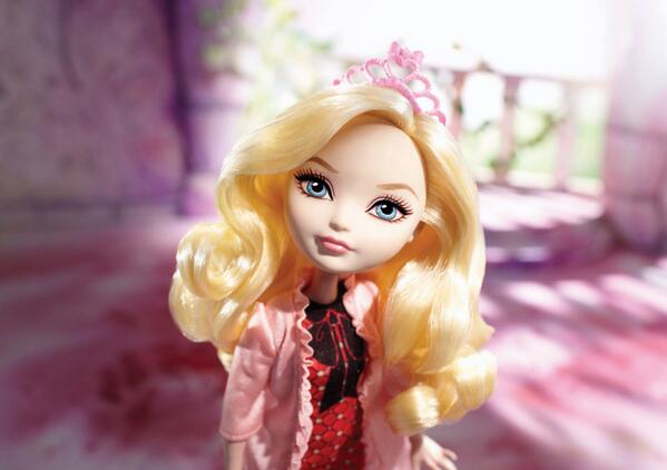 AppleWhiteRoyal's tweet photo. Mirror, Mirror in the hall, who’s already getting fairest for the True Hearts Day ball? #EverAfterHigh #TrueHeartsDay http://t.co/X5CLXtYv1M