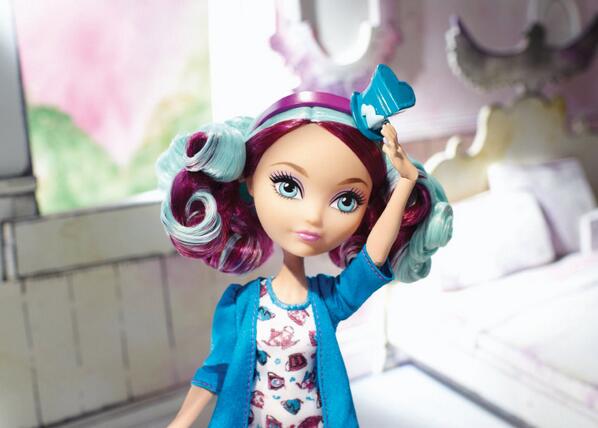 TeaRifficMaddie's tweet photo. Mirror, Mirror in the hall, who’s already getting fairest for the True Hearts Day ball? #EverAfterHigh #TrueHeartsDay http://t.co/U7glVHfLzq