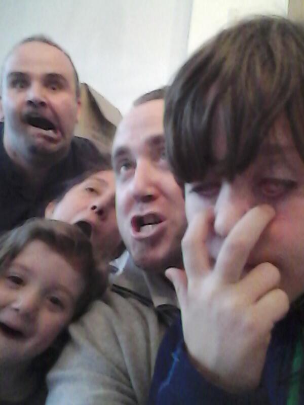 Martinez54D's tweet photo. #Familyface:  Nouveau concept  Arrêtons de faire la tête 
Faites des grimaces en famille, entre amis ou inconnus http://t.co/eAxBZlBYa2