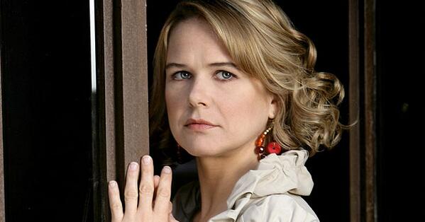 El día de hoy cumple años la actriz mexicana Nailea Norvind. ¡Felicidades!