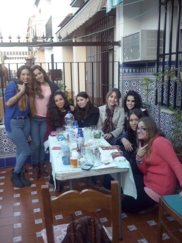 ceciibarna92's tweet photo. "Nosotras" @Saandrrii @yolirodrod @CarmenMarialt, @yovivopormi,@Dai_moreno15, @SweetinSalt, *lucia, @Patri_Hurtado. http://t.co/XRiNFC6Uoe