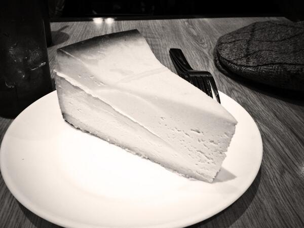 formaggioAPI's tweet image. Carnegie Deli Cheese Cake! Unadorned, the spirit of cheese, in a cake.