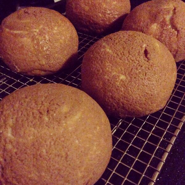 Gotdoughsupply's tweet photo. Mhmmm...just finished baking these honey Roti buns! #gotdough Stay tuned for more... http://t.co/6xjAMXliSj
