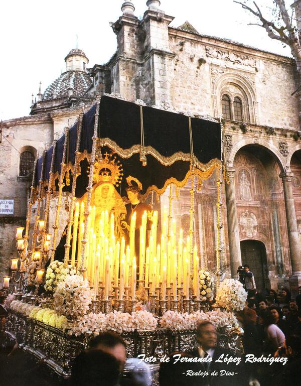 RealejoDeDios's tweet photo. Año 1999. María Santísima de la Amargura junto a San Juan Evangelista.
@HuertoGranada 

Foto Fernando López Rodríguez http://t.co/lf6XuQXbUp