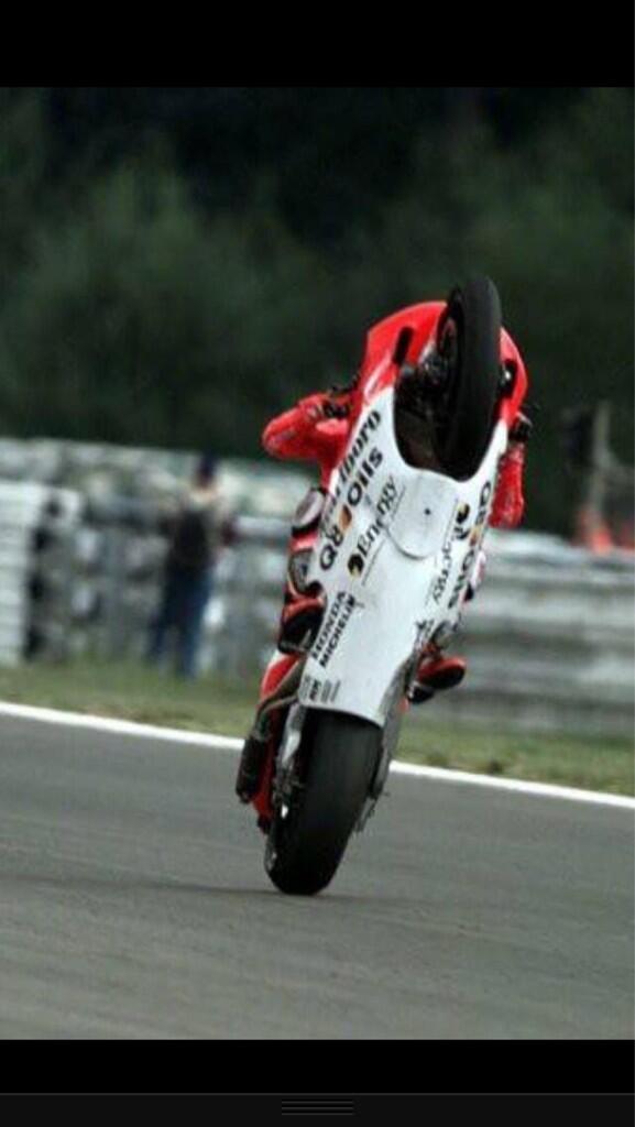 lorenzo99's tweet photo. @maxbiaggi  #brno #1998 #500cc #unbelievable #save #amazingmoments http://t.co/I7Vd80VvQm