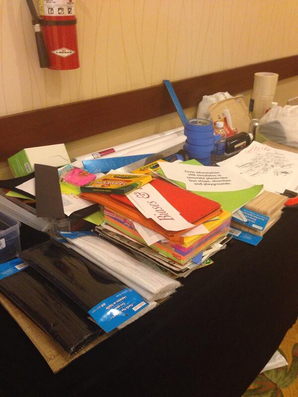 knightfdn's tweet photo. A bit of what it takes to put on a @ds4si session at #infoneeds. Great #kiclab, next group (yellow) starts at 3:30! http://t.co/hoVITD882C