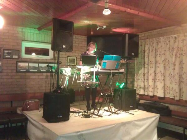 Oíche iontach i dTigh Tabhairne Uí Shúilleabháin, Garraí na dTor anocht! - Many thanks to Noreen Ashe.