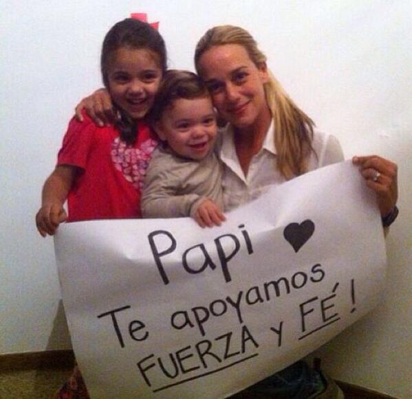 SContrerasB's tweet photo. Hoy 4mil personas dieron RT a esta foto q publique! Faltas tu! Todos solidarios con @leopoldolopez y familia http://t.co/g9aXmcF7Fo
