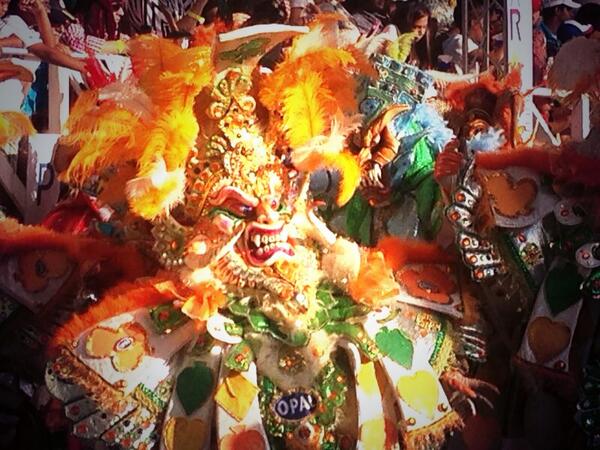 IvetteRodrigz's tweet photo. Pintoresco #samsungencarnaval @jochyfersobe http://t.co/s6YCD0IEA9
