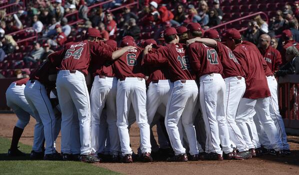 .<a href="/cholbrook2/">Chad Holbrook</a>
and @GamecockBasebll had great opening weekend. Story on first weekend #Gamecocks spursandfeathers.com/news/2014-01-2…