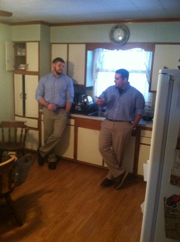 mutz29's tweet photo. Geico team meeting http://t.co/elKqiQsUv9