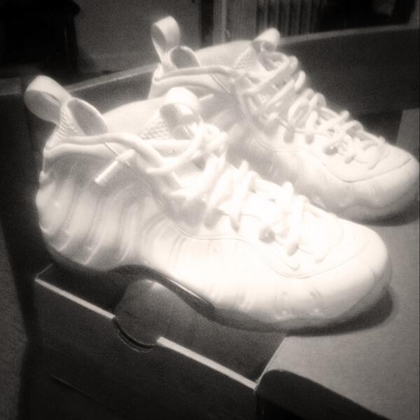 Jacoby_Pratt75's tweet photo. New pick up!!! 😍👌👟 http://t.co/ezZ8bXAtnz